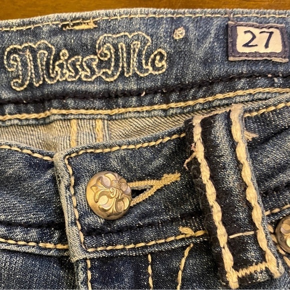 Miss Me 27 (3/4) Capri Jeans Low Rise Fleur De Lis Embroidered Embellished - Picture 6 of 13